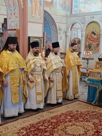 22 февраля в нашем храме совершил Божественную литургию митрополит Александр
